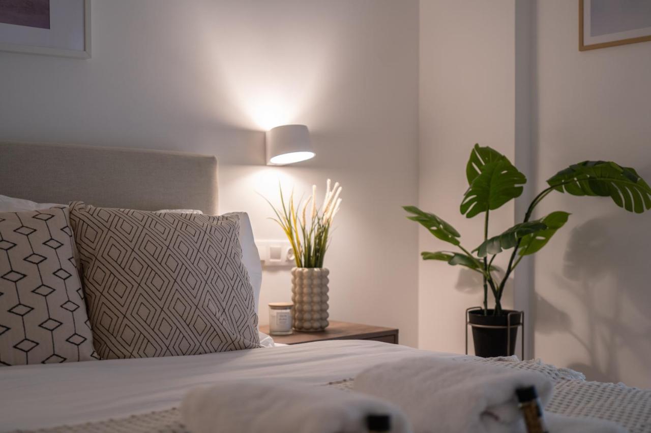 Unique 2 Bedrooms Apartment, Steps To Plaka And City Center Athens Exterior photo
