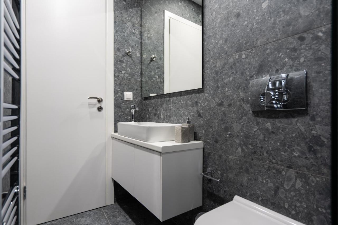 Unique 2 Bedrooms Apartment, Steps To Plaka And City Center Athens Exterior photo